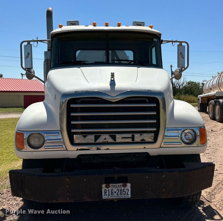 image for item KM9821 2006 Mack CV713  semi truck