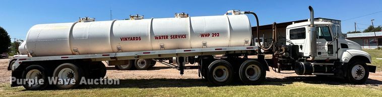 image for item KM9821 2006 Mack CV713  semi truck