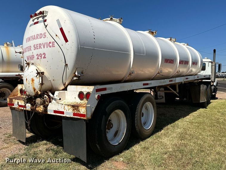 image for item KM9821 2006 Mack CV713  semi truck