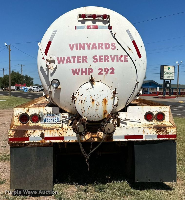 image for item KM9821 2006 Mack CV713  semi truck