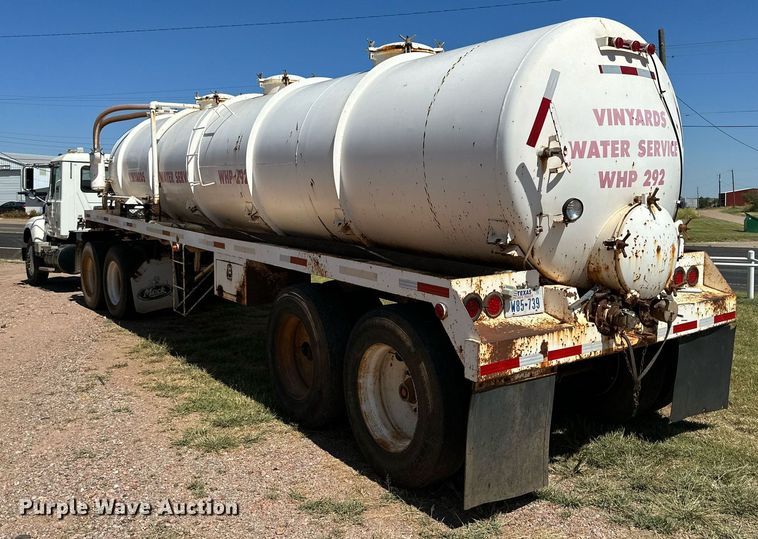 image for item KM9821 2006 Mack CV713  semi truck