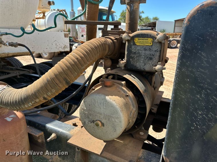 image for item KM9821 2006 Mack CV713  semi truck