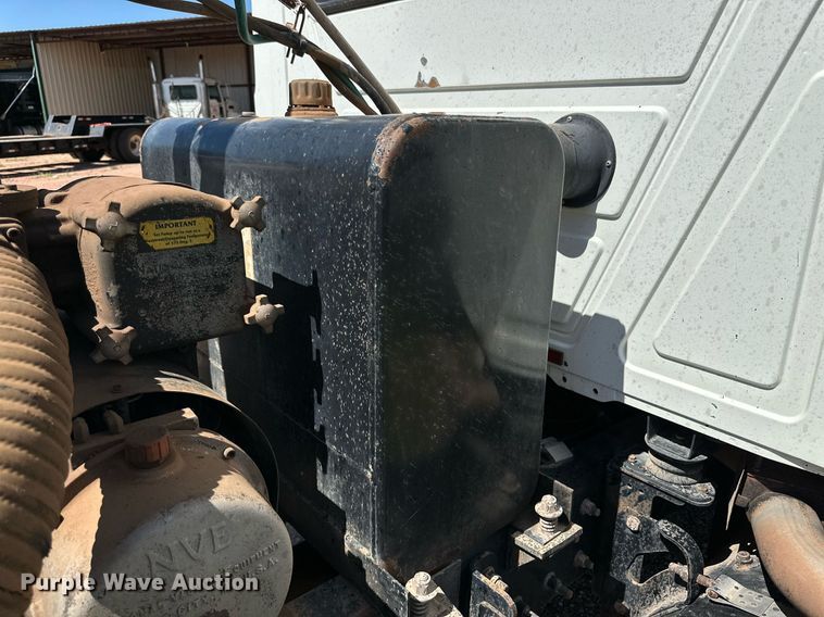 image for item KM9821 2006 Mack CV713  semi truck