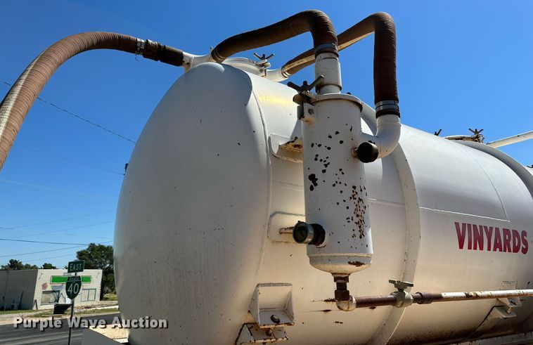 image for item KM9821 2006 Mack CV713  semi truck