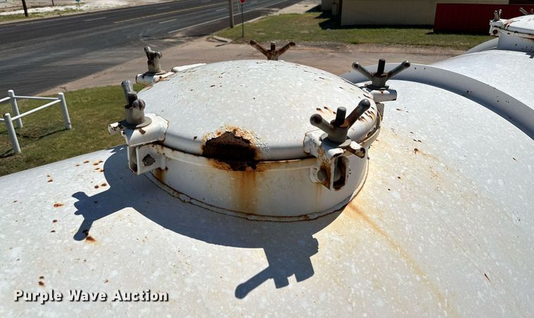 image for item KM9821 2006 Mack CV713  semi truck