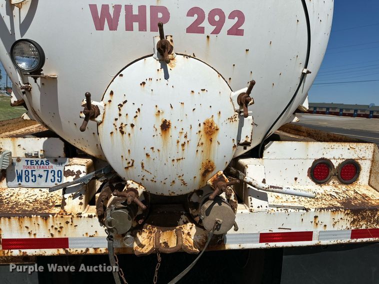 image for item KM9821 2006 Mack CV713  semi truck