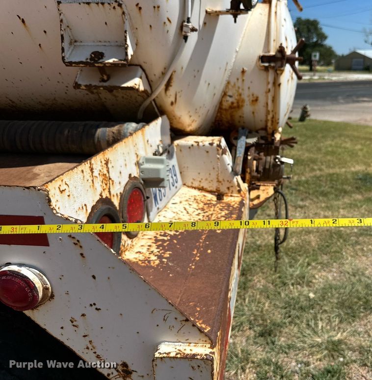 image for item KM9821 2006 Mack CV713  semi truck