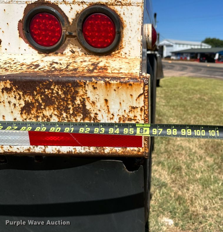 image for item KM9821 2006 Mack CV713  semi truck