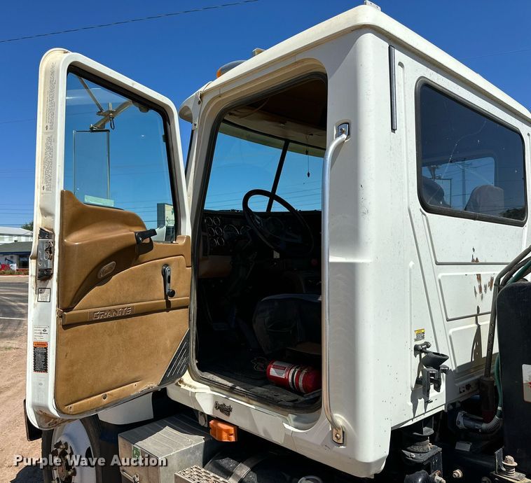 image for item KM9821 2006 Mack CV713  semi truck