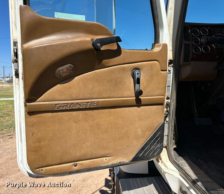 image for item KM9821 2006 Mack CV713  semi truck