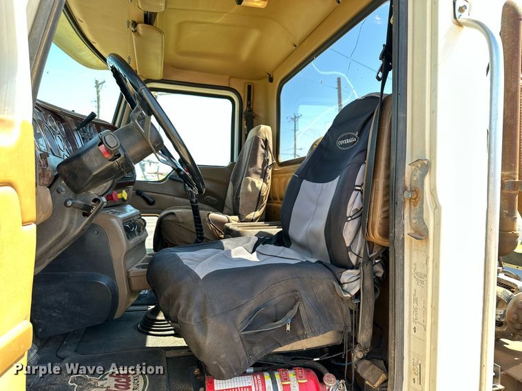 image for item KM9821 2006 Mack CV713  semi truck