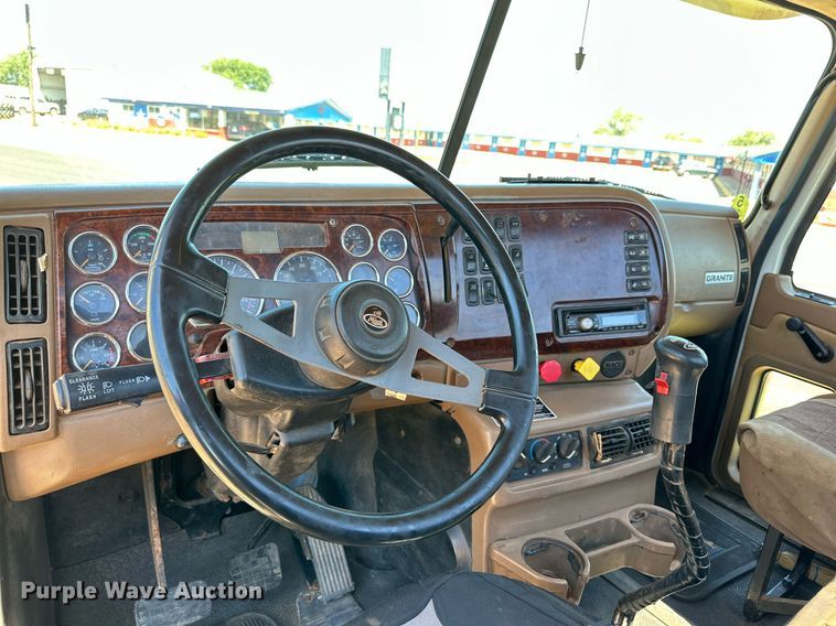 image for item KM9821 2006 Mack CV713  semi truck