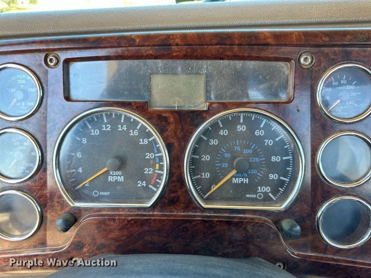 image for item KM9821 2006 Mack CV713  semi truck