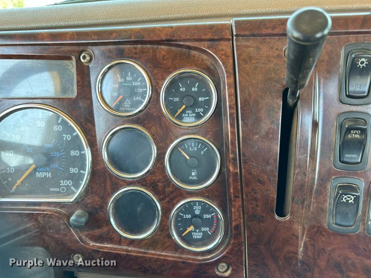 image for item KM9821 2006 Mack CV713  semi truck