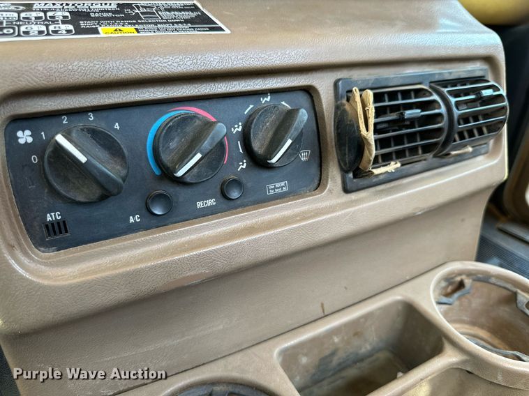 image for item KM9821 2006 Mack CV713  semi truck