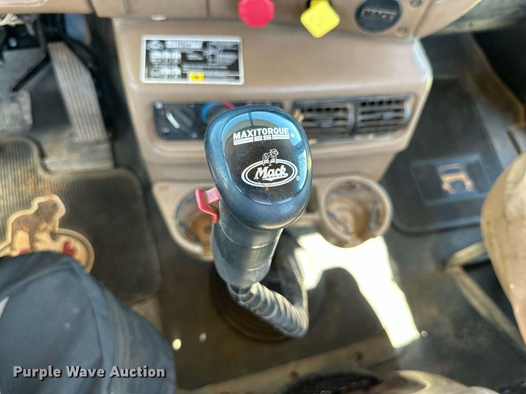 image for item KM9821 2006 Mack CV713  semi truck