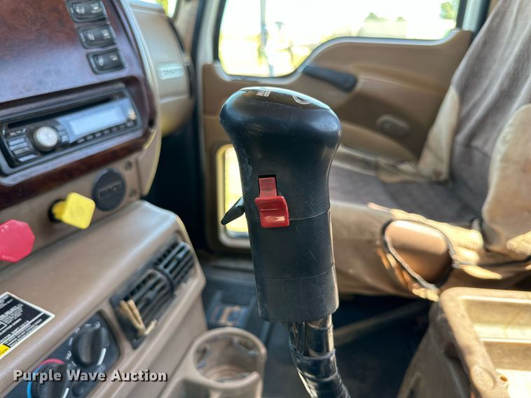 image for item KM9821 2006 Mack CV713  semi truck