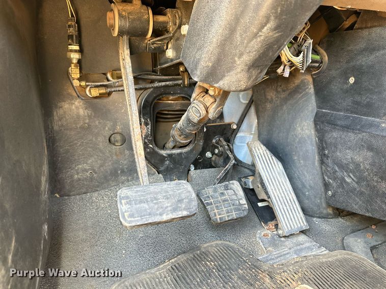 image for item KM9821 2006 Mack CV713  semi truck