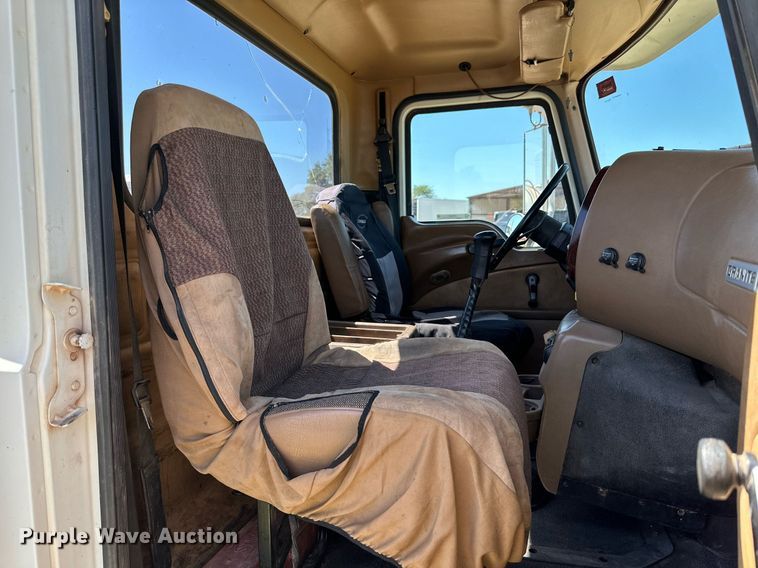 image for item KM9821 2006 Mack CV713  semi truck