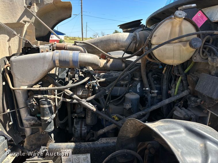 image for item KM9821 2006 Mack CV713  semi truck