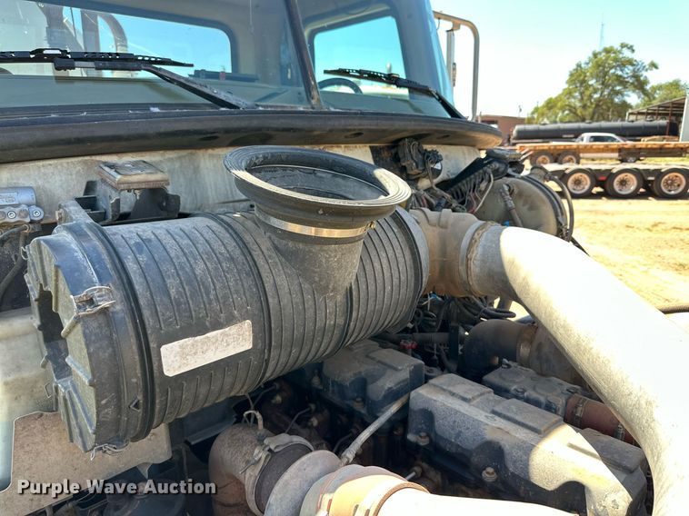 image for item KM9821 2006 Mack CV713  semi truck