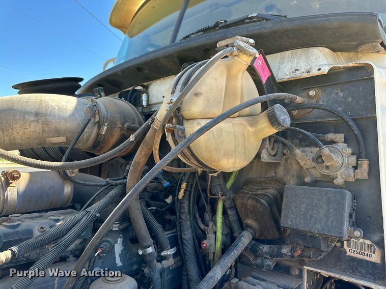 image for item KM9821 2006 Mack CV713  semi truck