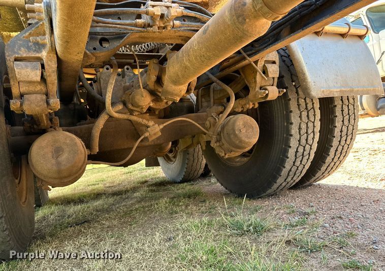 image for item KM9821 2006 Mack CV713  semi truck