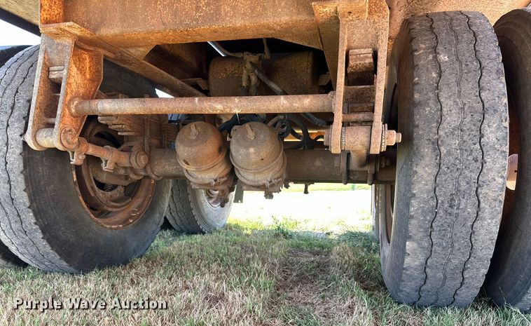 image for item KM9821 2006 Mack CV713  semi truck