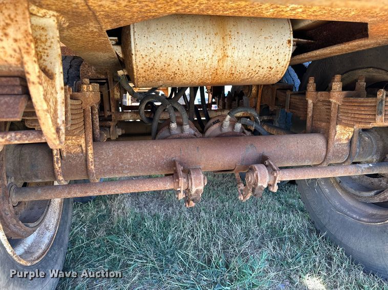 image for item KM9821 2006 Mack CV713  semi truck