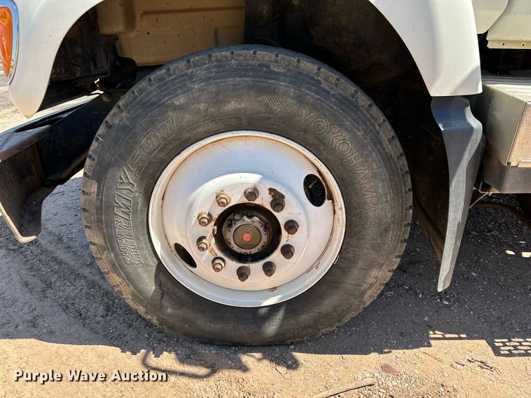 image for item KM9821 2006 Mack CV713  semi truck