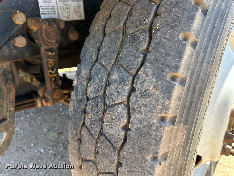 image for item KM9821 2006 Mack CV713  semi truck