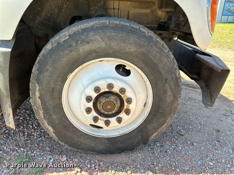 image for item KM9821 2006 Mack CV713  semi truck