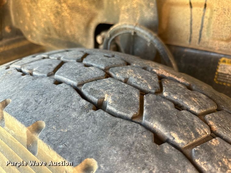 image for item KM9821 2006 Mack CV713  semi truck