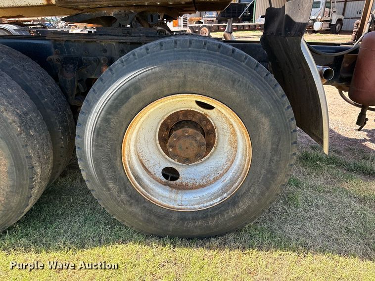 image for item KM9821 2006 Mack CV713  semi truck