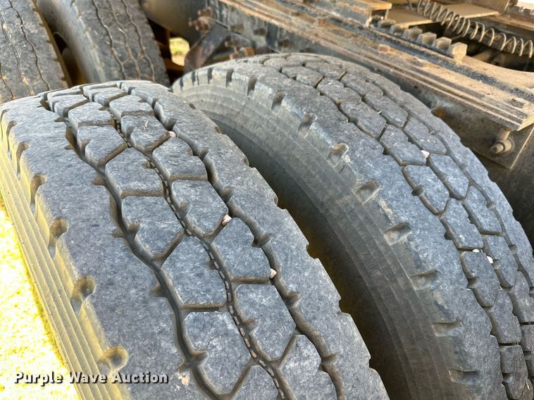 image for item KM9821 2006 Mack CV713  semi truck