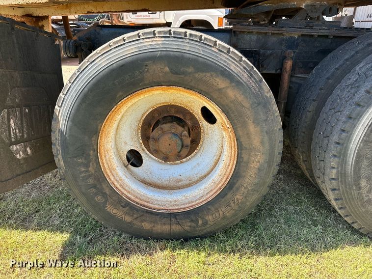 image for item KM9821 2006 Mack CV713  semi truck