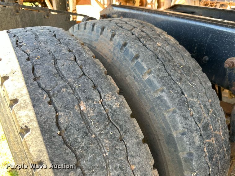 image for item KM9821 2006 Mack CV713  semi truck