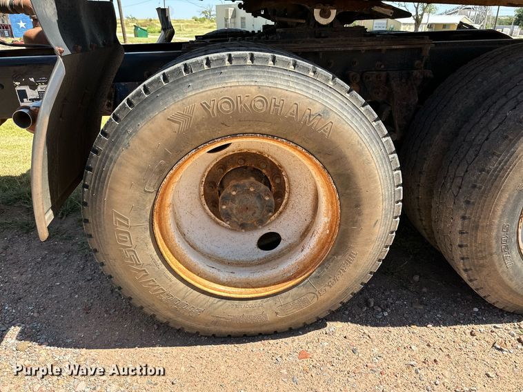 image for item KM9821 2006 Mack CV713  semi truck