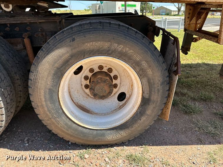 image for item KM9821 2006 Mack CV713  semi truck