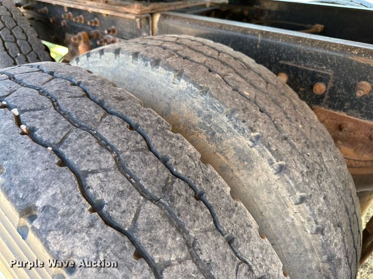 image for item KM9821 2006 Mack CV713  semi truck