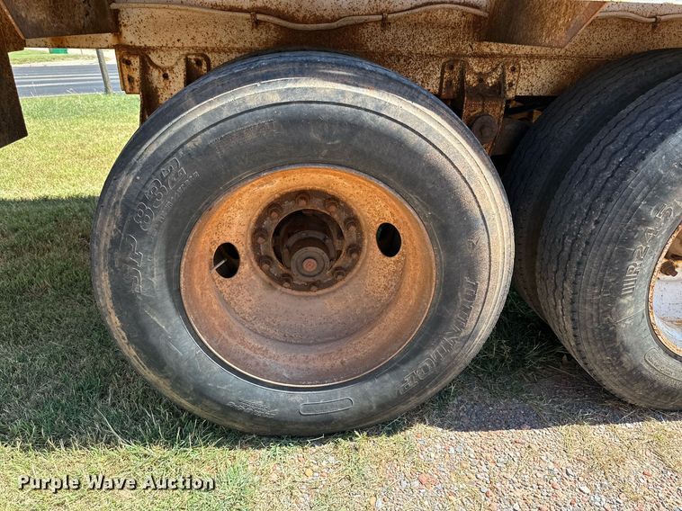 image for item KM9821 2006 Mack CV713  semi truck