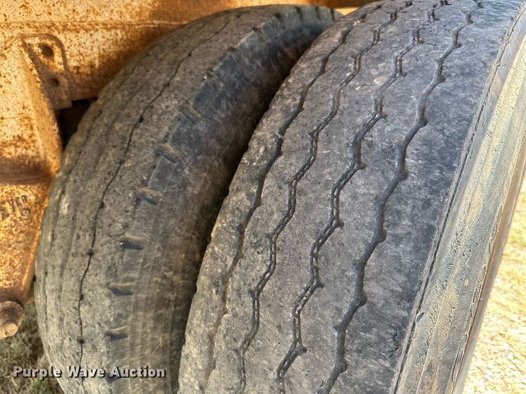 image for item KM9821 2006 Mack CV713  semi truck