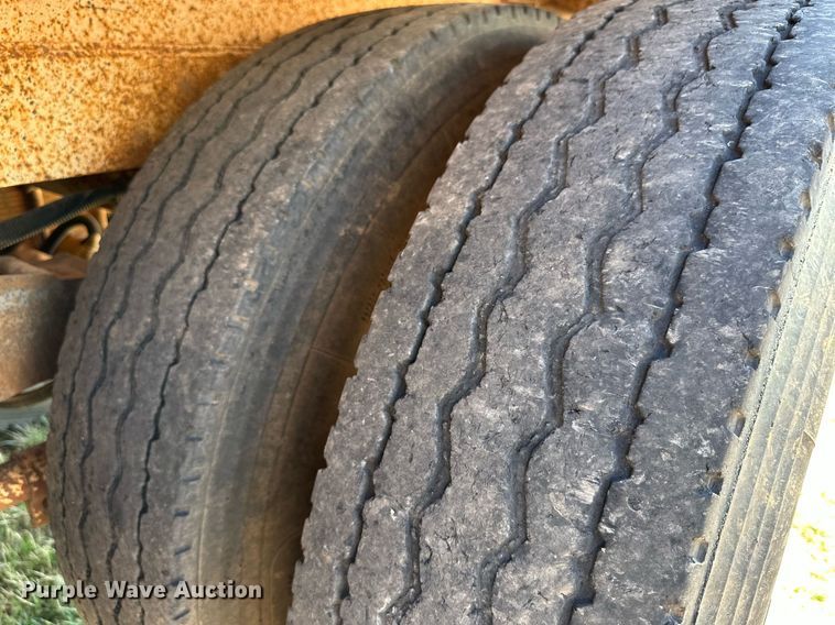 image for item KM9821 2006 Mack CV713  semi truck