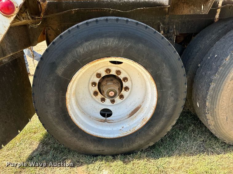 image for item KM9821 2006 Mack CV713  semi truck