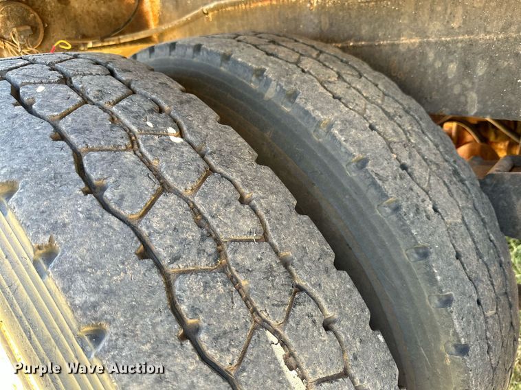 image for item KM9821 2006 Mack CV713  semi truck