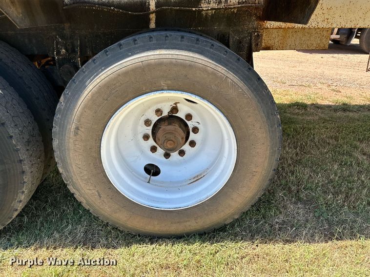 image for item KM9821 2006 Mack CV713  semi truck