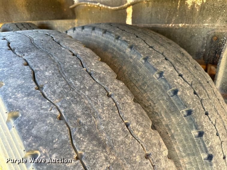 image for item KM9821 2006 Mack CV713  semi truck