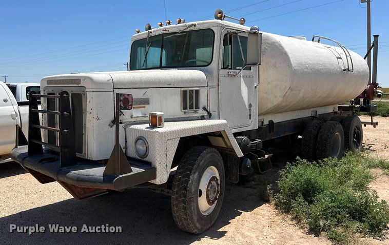 image for item KM9822 1973 International F5070  water truck