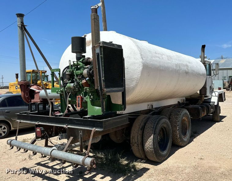 image for item KM9822 1973 International F5070  water truck