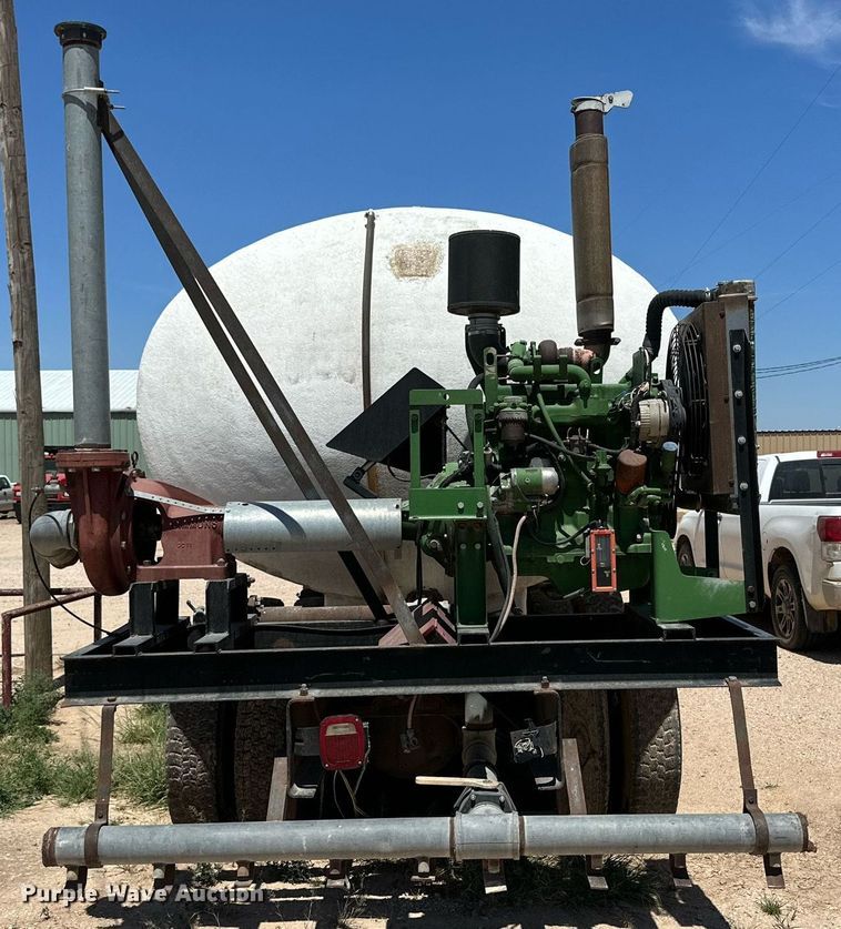 image for item KM9822 1973 International F5070  water truck